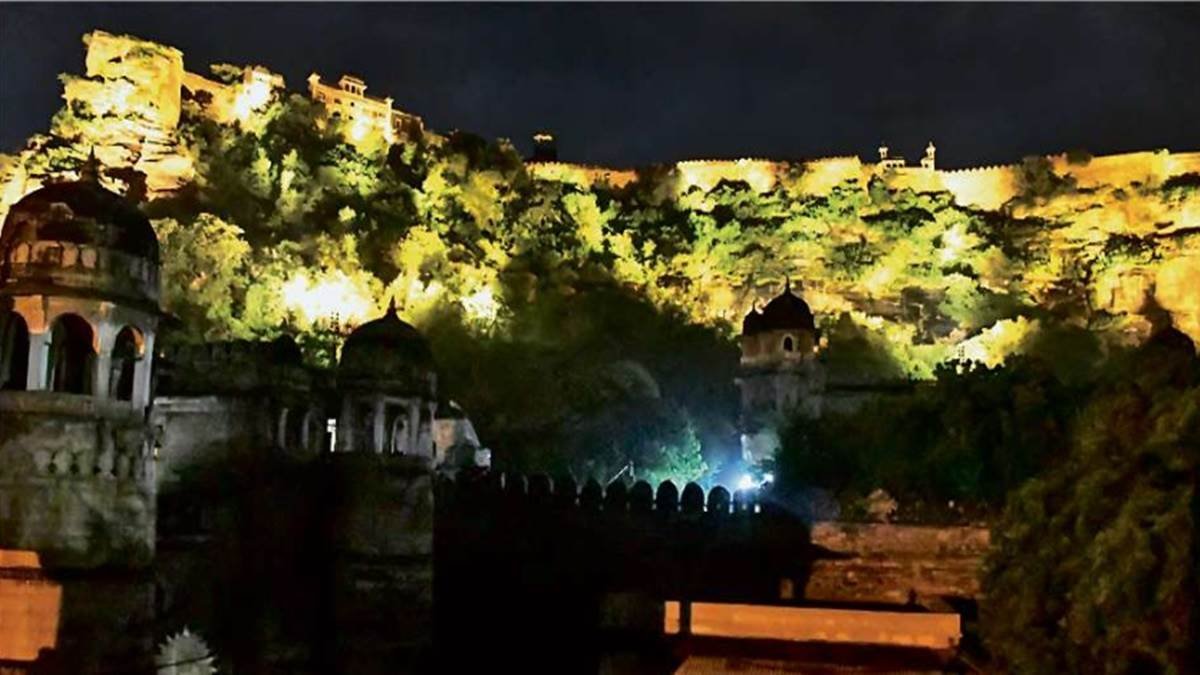 ग्वालियर किले पर साढ़े तीन किमी का छूटा हिस्सा भी जल्द जगमगाएगा