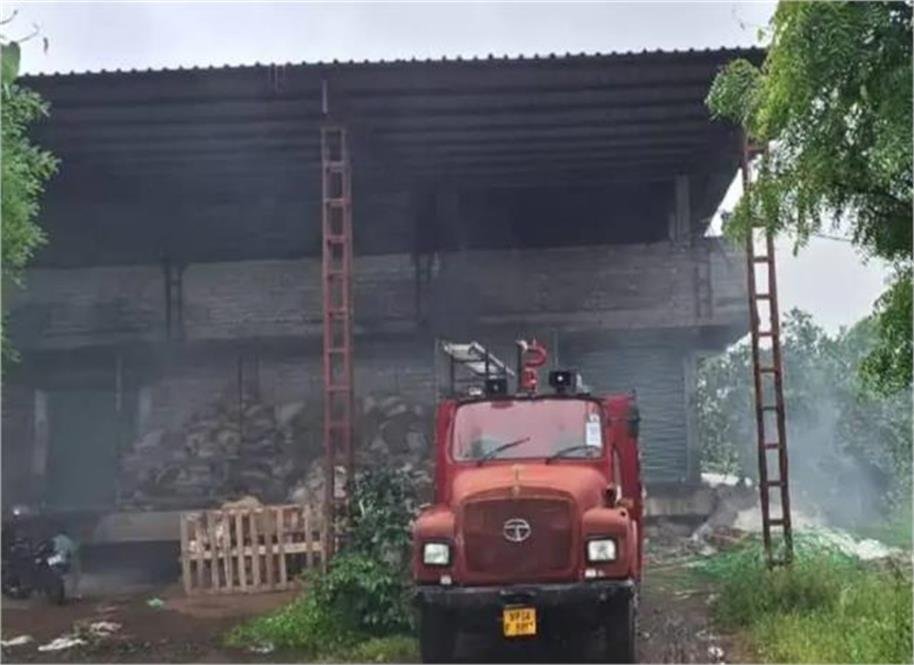 भोपाल के लांबाखेड़ा में अगरबत्ती की फैक्ट्री में लगी भीषण आग, दमकलों ने पाया काबू