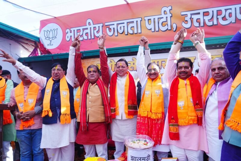 मुख्यमंत्री संग कार्यकर्ताओं ने मनाया विजय उत्सव, दिखी एकजुटता
