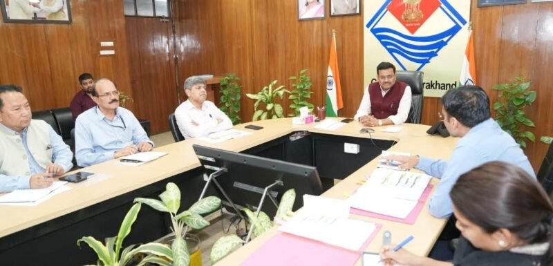 आनंद बर्द्धन की बैठक, केबलिंग और सड़क कार्य तय समय में पूरा करने के आदेश