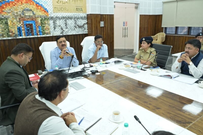 आयुक्त गढ़वाल द्वारा की गई श्री केदारनाथ यात्रा व्यवस्थाओं की व्यापक समीक्षा, अधिकारियों को दिए आवश्यक दिशा-निर्देश