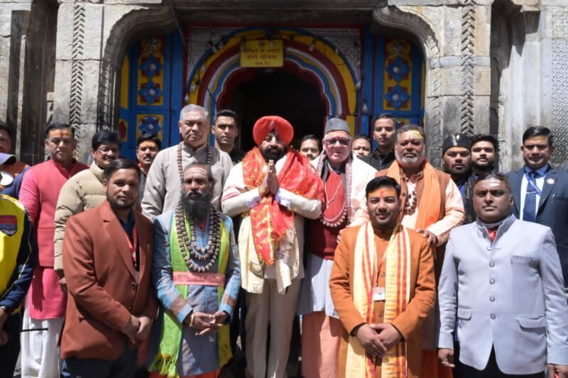 केदारनाथ धाम पहुँचे राज्यपाल गुरमीत सिंह, देश-प्रदेश की सुख-समृद्धि के लिए की पूजा