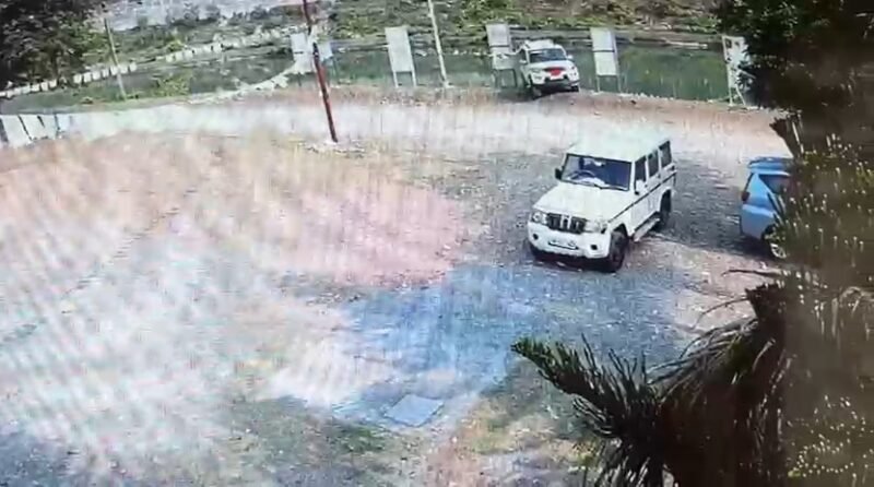सीसीटीवी में कैद हुई लापरवाही; खुद-ब-खुद चलकर नहर में समाई स्कॉर्पियो…..