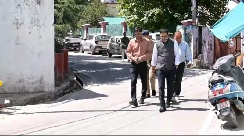 प्रधानमंत्री Narendra Modi के ईंधन बचत और पर्यावरण संरक्षण अभियान को उत्तरकाशी में ज़मीन पर उतारते दिखे डीएम प्रशांत आर्य….