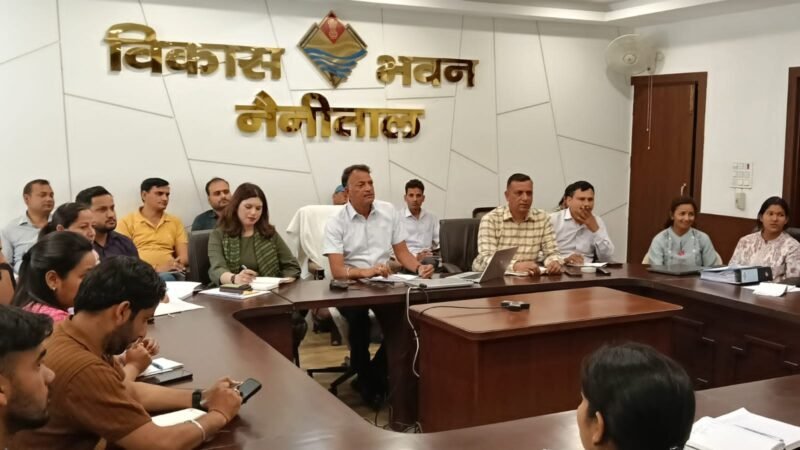 मुख्य विकास अधिकारी अरविन्द कुमार पांडे की अध्यक्षता में REAP अंतर्गत ब्लॉक स्तर एवं CLF स्तर की MIS अपडेटेशन कार्यों की समीक्षा बैठक आयोजित की गई
