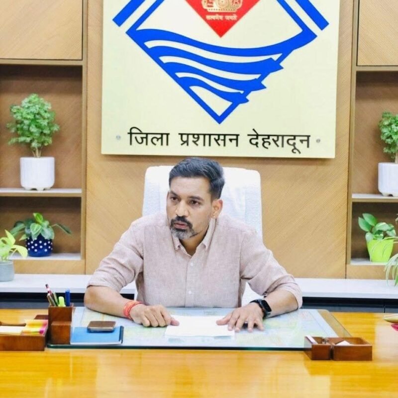 नशे के खिलाफ सभी एजेंसियां मिलकर करें निर्णायक कार्रवाईः डीएम