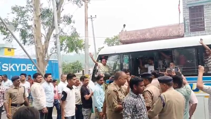 मोहान स्थित आईएमपीसीएल को निजी हाथों में सौंपने के विरोध में कांग्रेस का प्रदर्शन, मुख्यमंत्री धामी का किया विरोध