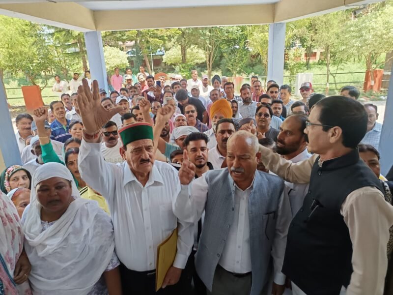 बैंक भर्ती में करोड़ों की उगाही मामले में मंत्री धन सिंह की बर्खास्तगी को मोर्चा ने बोला हल्ला