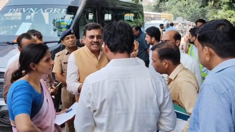 कुंभ 2027 की तैयारियों पर मुख्य सचिव की नजर, टेंपो ट्रैवल से लिया जायजा