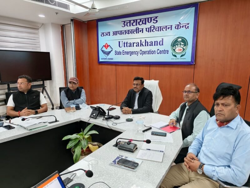 उत्तराखंड में मौसम-आपदा को लेकर मुख्य सचिव अलर्ट, 136 ट्रेकर्स का हेलीकॉप्टर से रेस्क्यू, राहत-बचाव और सड़क-पेयजल-बिजली बहाली के निर्देश