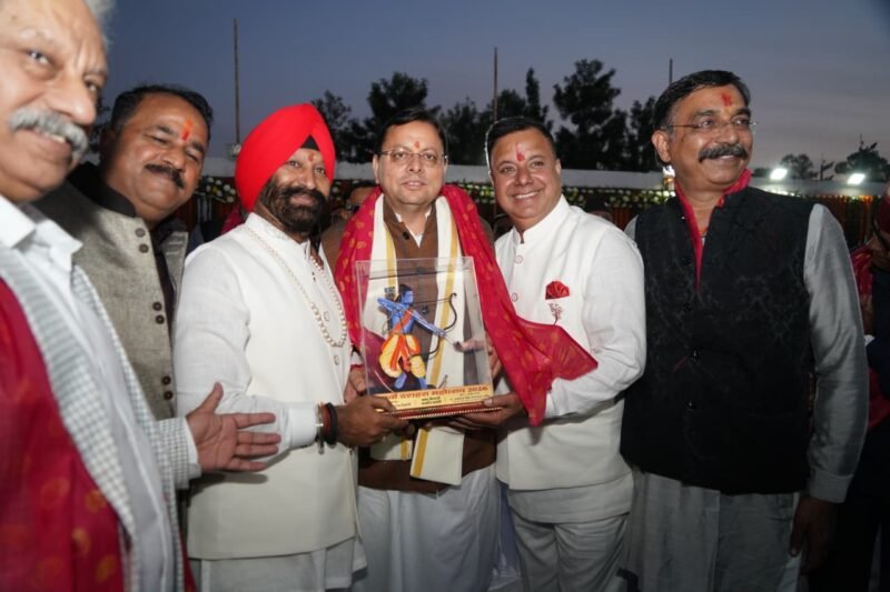 देहरादून के परेड ग्राउंड में दशहरा महोत्सव में शामिल हुए सीएम धामी, प्रदेशवासियों को दी शुभकामनाएं