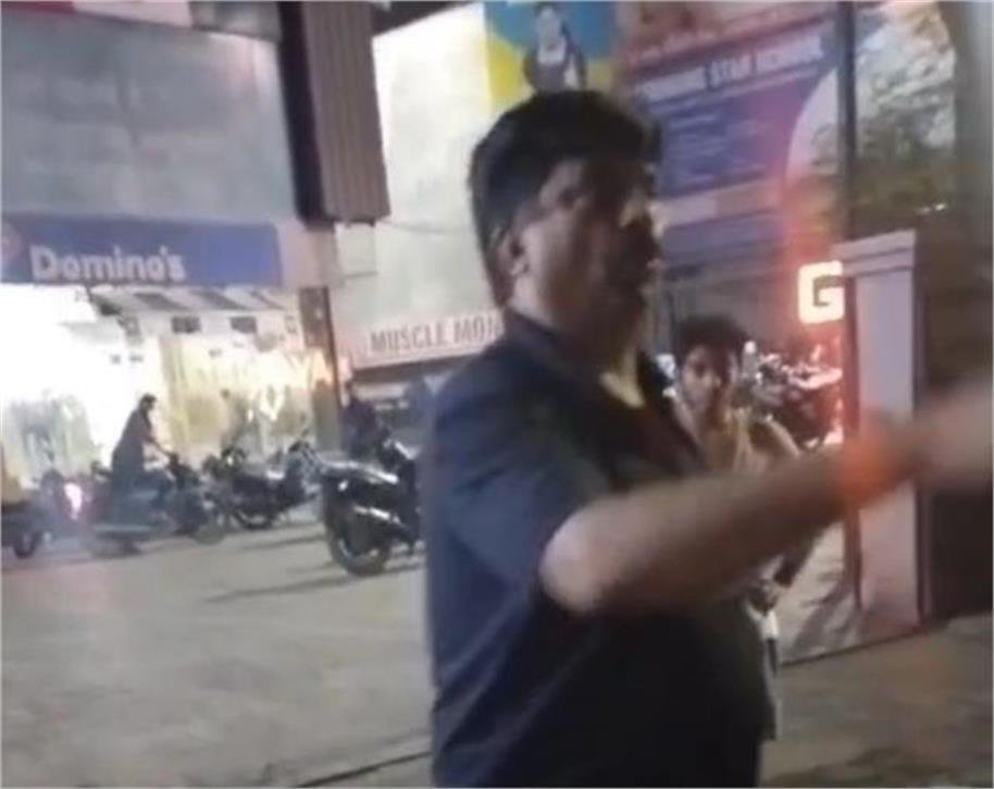 रतलाम में भाजपा नेता ने बीच सड़क पर मचाया उत्पात ,पुलिस को दी गालियां, जानिए पूरा मामला
