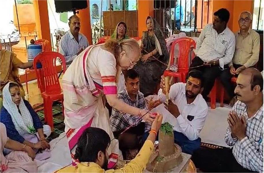 इंदौर से रुठे इंद्र देव को मनाने की कोशिश… सुमित्रा महाजन ने इंद्रेश्वर मंदिर में की विशेष पूजा