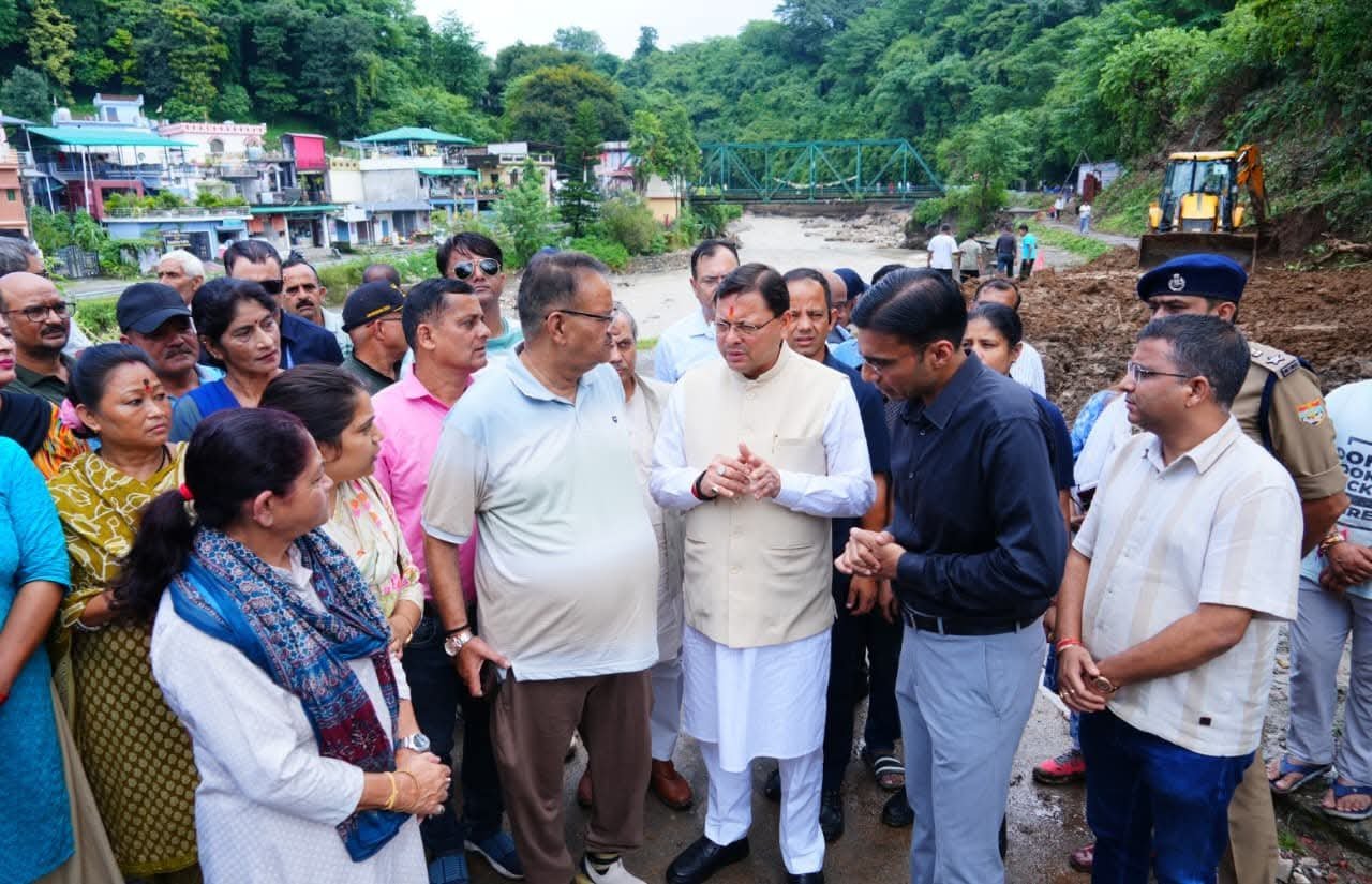 उत्तराखंड के मुख्यमंत्री पुष्कर सिंह धामी ने देहरादून में अतिवृष्टि प्रभावित क्षेत्रों का किया निरीक्षण