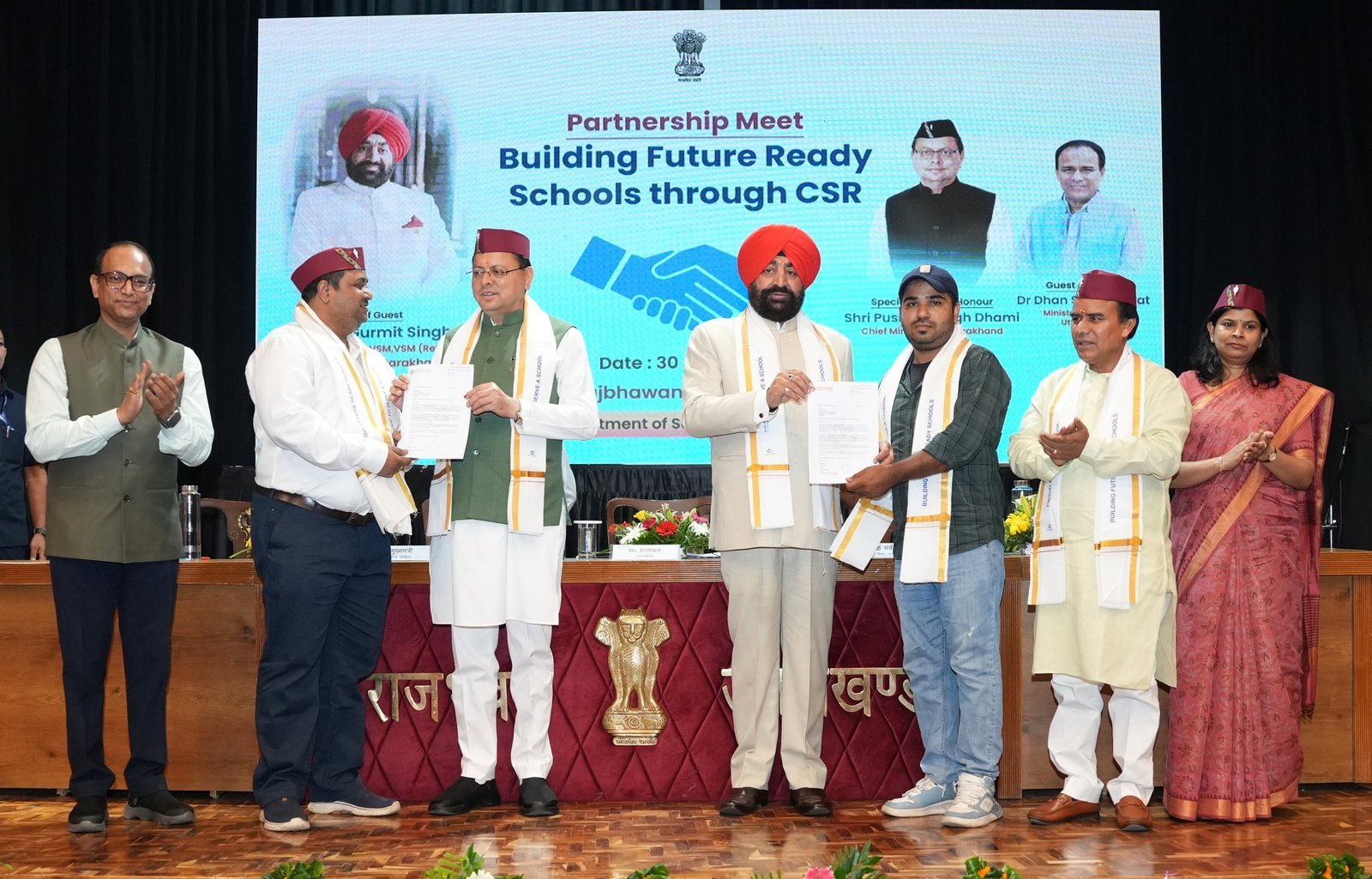 राज्यपाल और मुख्यमंत्री की उपस्थिति में शिक्षा विभाग ने उद्योगपतियों के साथ किया एमओयू