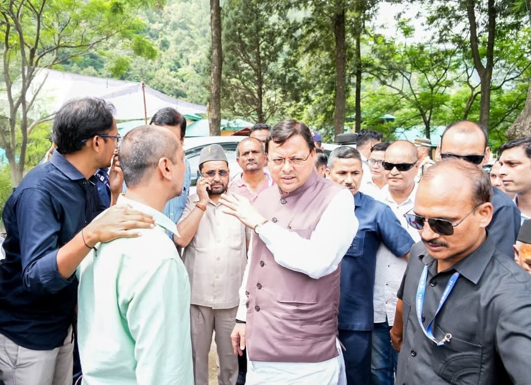 धराली के आपदा प्रभावितों को राहत पहुँचाने और लापता लोगों की खोजबीन का अभियान युद्धस्तर पर जारी