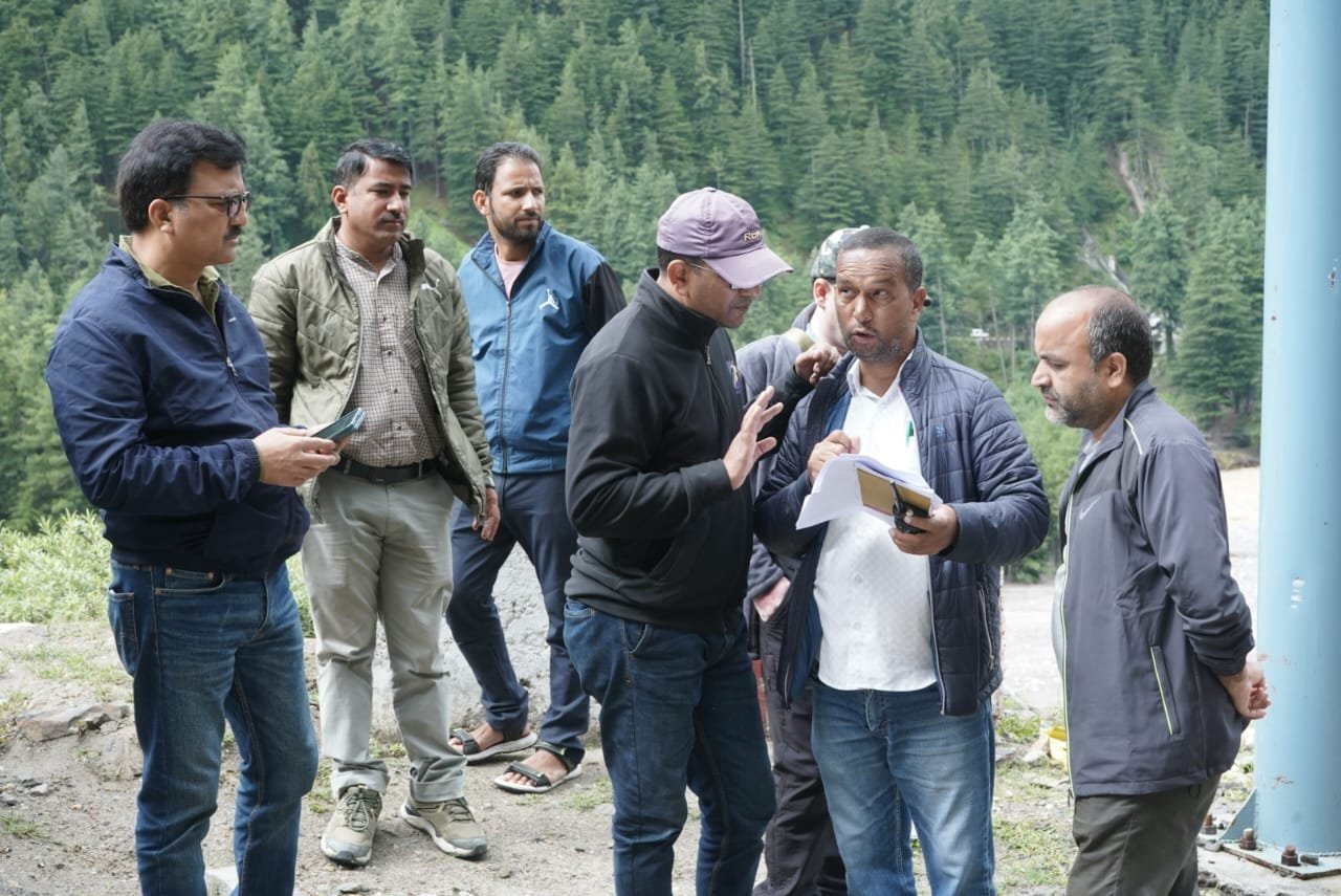 जिलाधिकारी प्रशांत आर्य ने हर्षिल क्षेत्र में हाल ही में बनी अस्थायी झील का स्थलीय निरीक्षण कर लिया जायजा …..