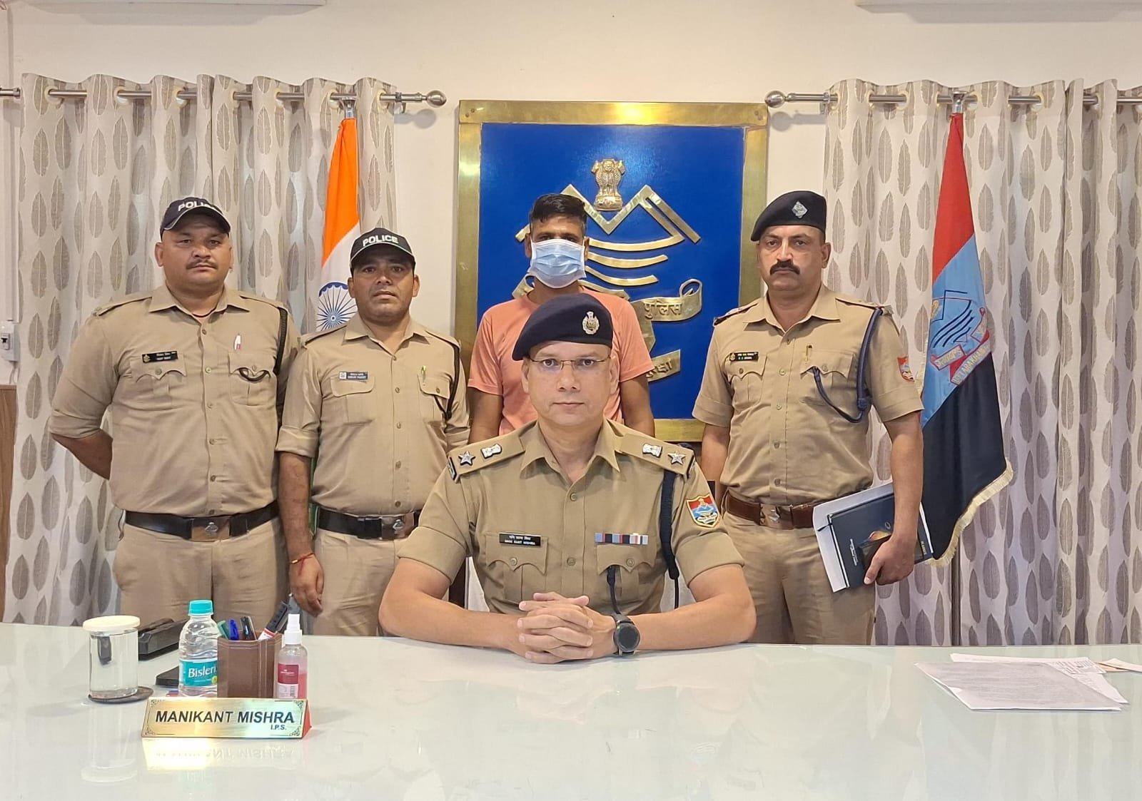 मुख्यमंत्री धामी जी के निर्देशानुसार चलाए जा रहे ‘ऑपरेशन कालनेमि’ के तहत एसएसपी मणिकांत मिश्रा ने फर्जी बाबाओं और ढोंगियों के खिलाफ एक बड़ी कामयाबी हासिल की