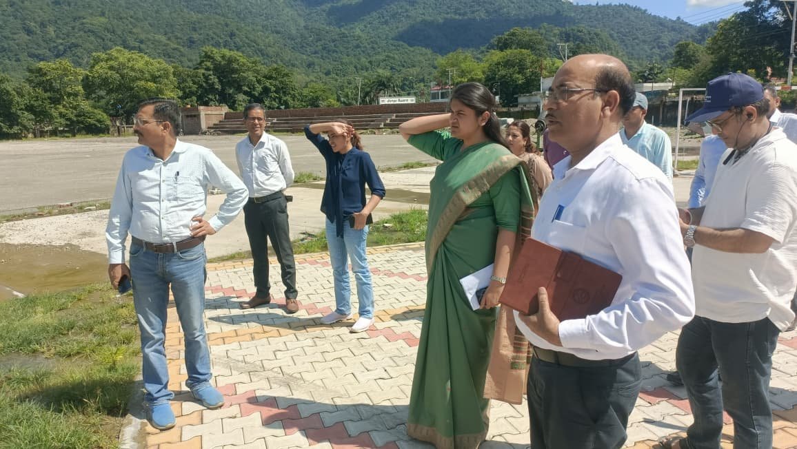 सरस मेले की तैयारी जोरों पर, मुख्य विकास अधिकारी ने किया पूर्णानंद खेल मैदान का निरीक्षण