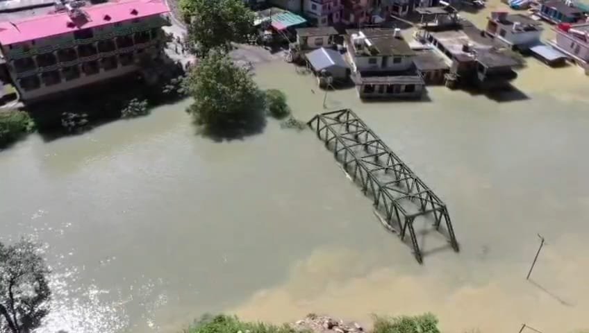 स्यानाचट्टी में कृत्रिम झील के खतरे को देखते हुए मुख्यमंत्री ने जिला प्रशासन को दिए आवश्यक दिशा-निर्देश