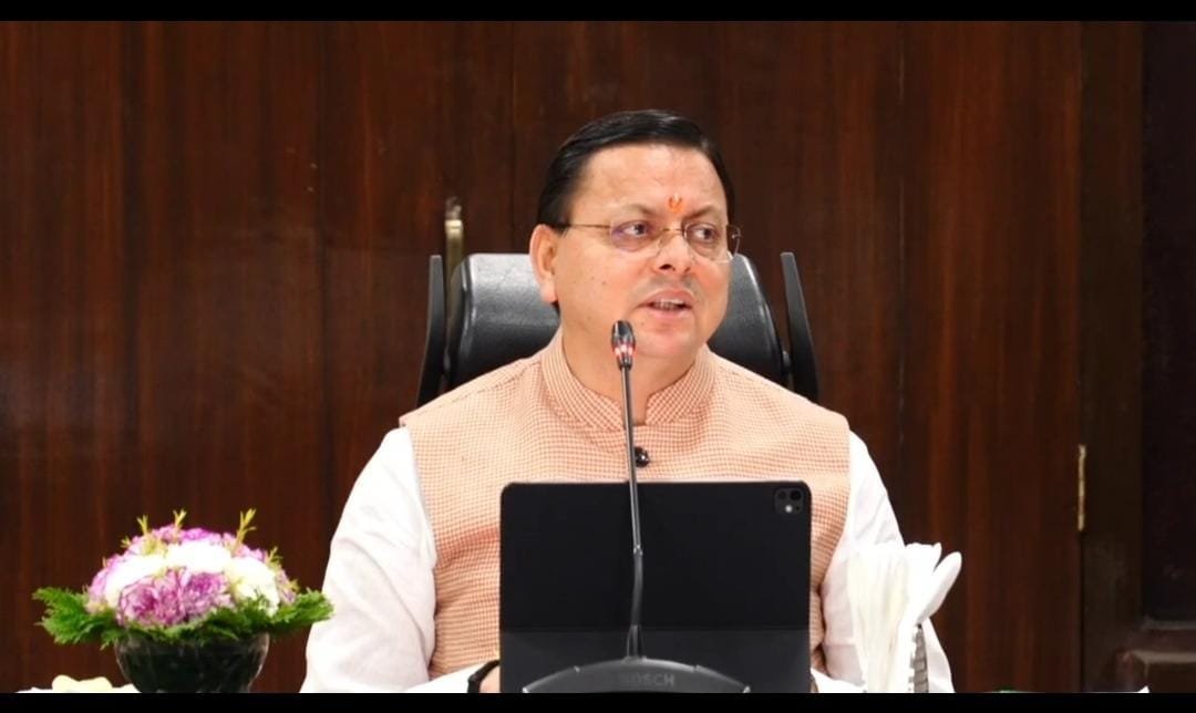 मुख्यमंत्री पुष्कर सिंह धामी ने सचिवालय में सीएम हेल्पलाइन 1905 की समीक्षा बैठक की