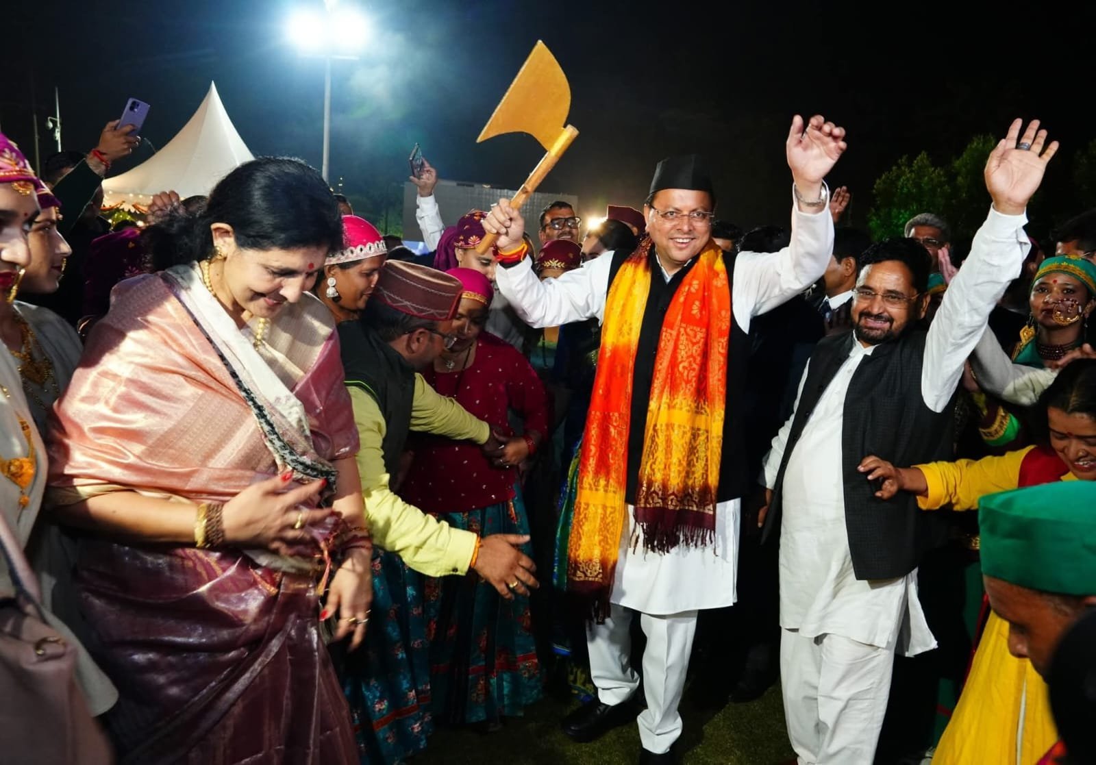 मुख्यमंत्री धामी ने शासकीय आवास पर लोकपर्व इगास के अवसर पर अग्नि देवता की विधिवत पूजा-अर्चना कर समस्त प्रदेशवासियों के सुख, समृद्धि एवं खुशहाली की प्रार्थना की