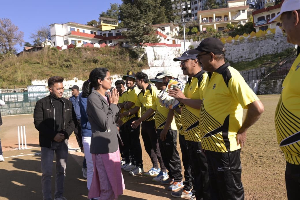 अल्मोड़ा में क्रिकेट और फुटबॉल के सद्भावना मैच का आयोजन, डीएम इलेवन ने जीता क्रिकेट मैच