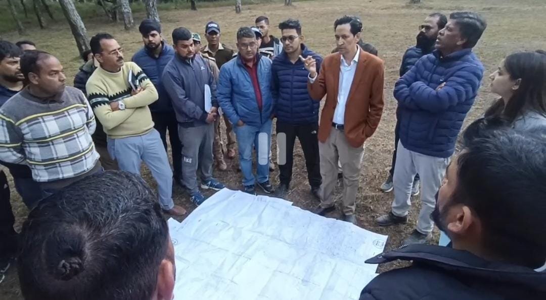 नैनीताल के रामगढ़ में कमिश्नर दीपक रावत ने रामगढ़ ब्लॉक के विभिन्न स्थलों का भ्रमण निरीक्षण किया