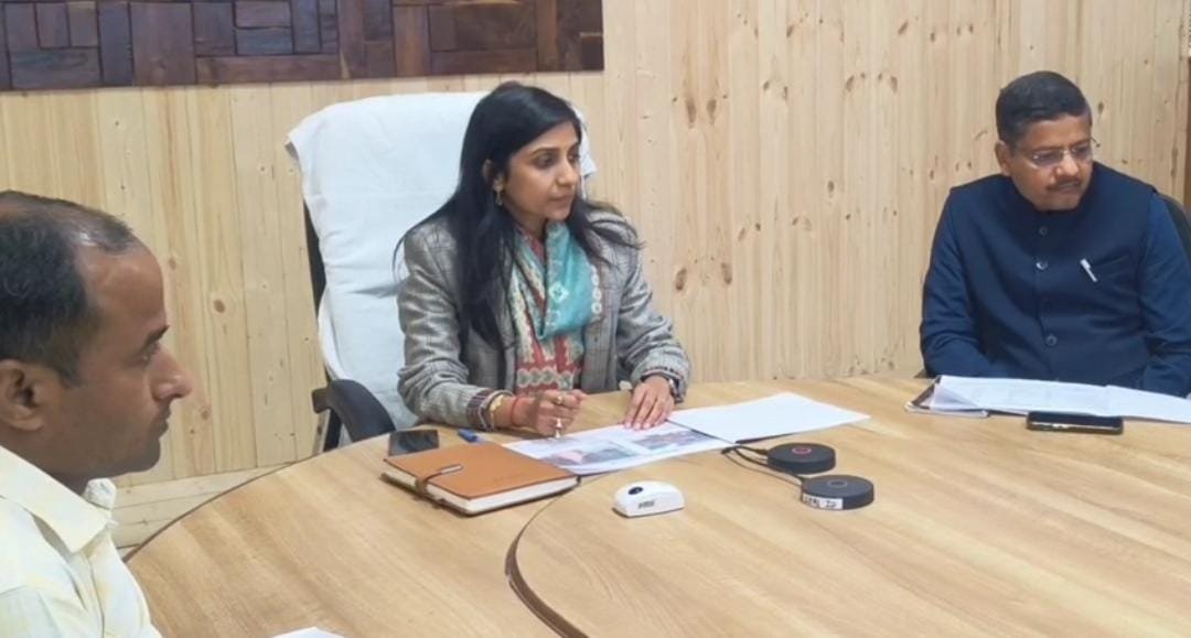 जिलाधिकारी स्वाति एस. भदौरिया ने सतपुली-श्रीनगर राष्ट्रीय राजमार्ग का किया औचक निरीक्षण, अधूरे काम पर जताई नाराजगी