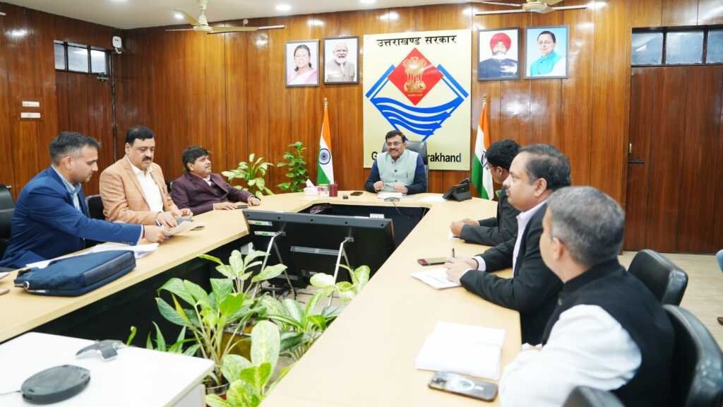 मुख्य सचिव आनंद बर्धन की अध्यक्षता में संबंधित अधिकारियों के साथ डीरेगुलेशन (विनियमन मुक्ति) के संबंध में समीक्षा बैठक आयोजित की …