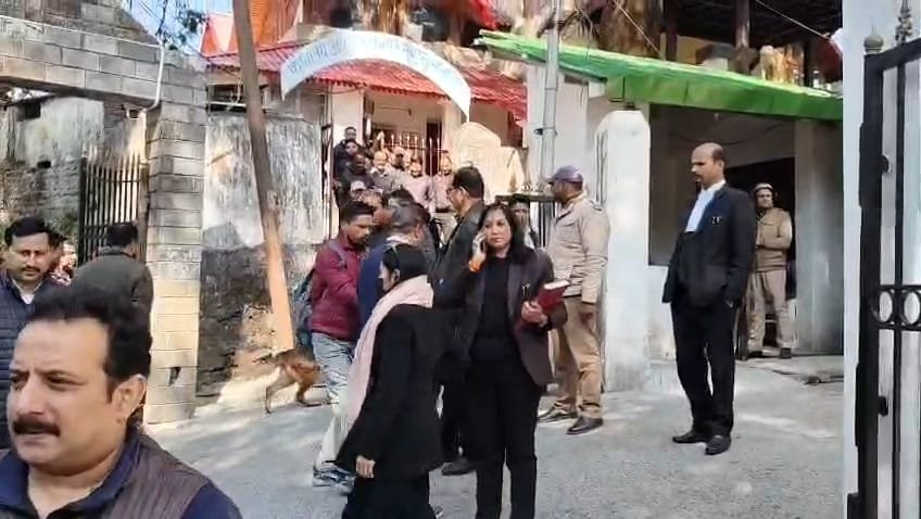 नैनीताल में जिला न्यायालय को बम से उड़ने की धमकी से कैंपस में अफरा तफरी माहौल बना