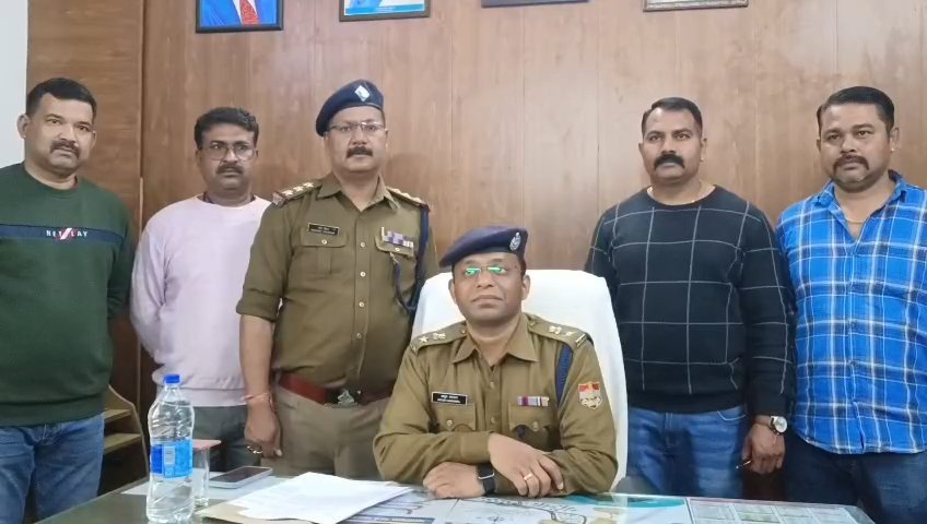 मुनिकीरेती व कैम्पटी पुलिस ने एसओजी के सहयोग से नशे के तीन सौदागरो को किया गिरफ्तार