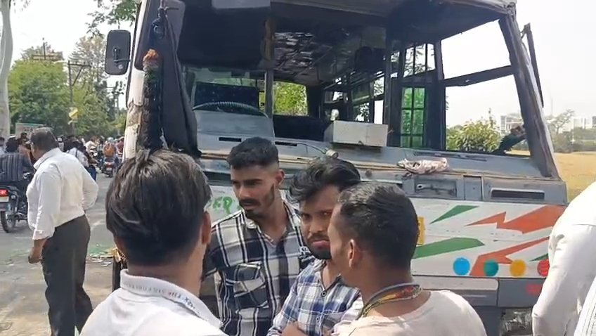 देहरादून के विकासनगर में भीषण सड़क हादसा, बस और लोडर की टक्कर में 2 की मौत, 14 घायल