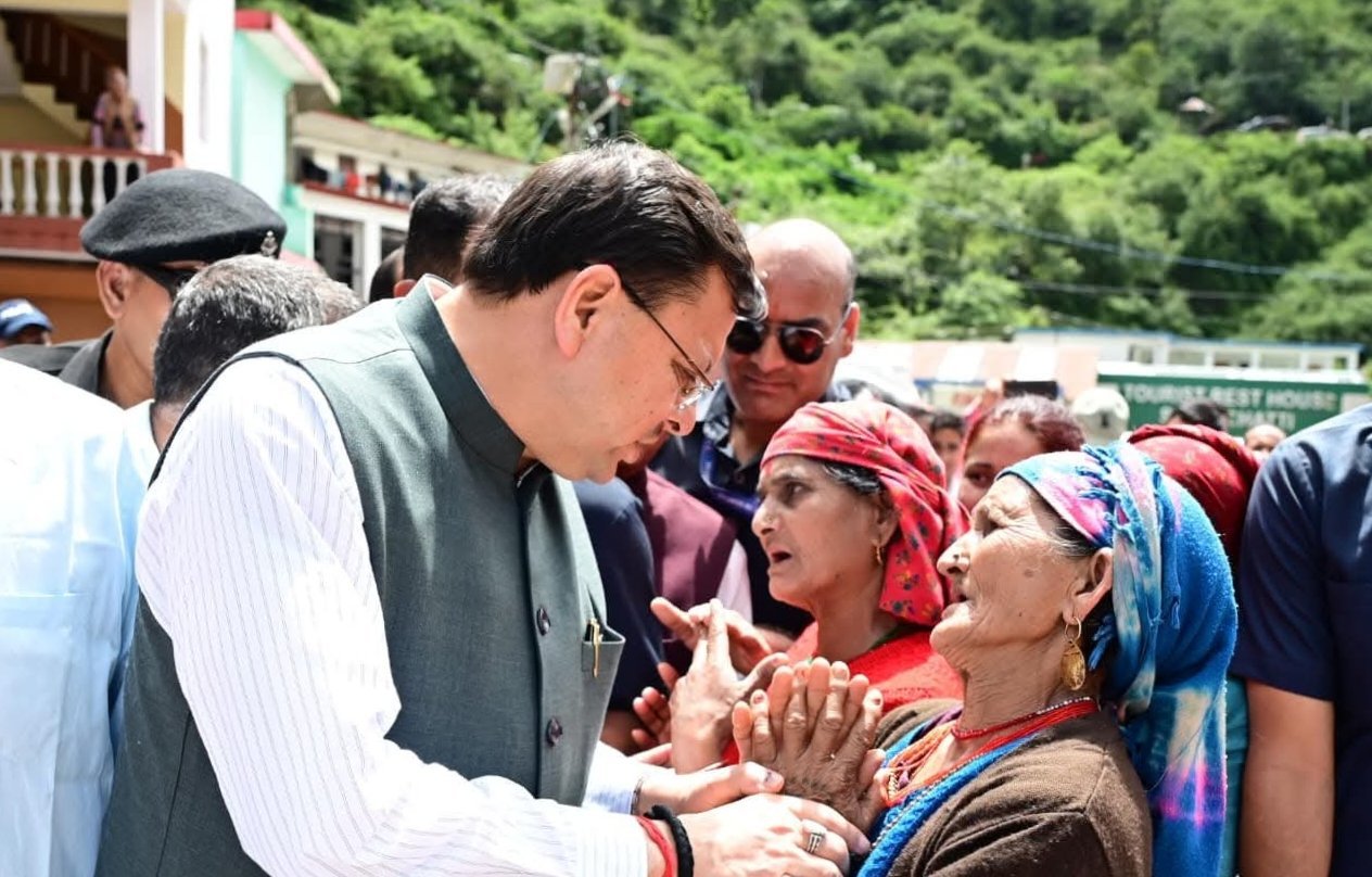 मुख्यमंत्री पुष्कर सिंह धामी ने जनपद की बड़कोट तहसील के स्यानाचट्टी में आपदा प्रभावित क्षेत्र का किया स्थलीय निरीक्षण