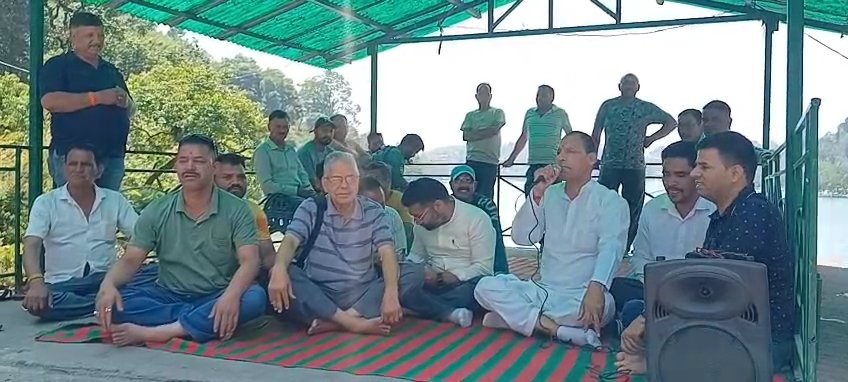 नैनीताल के भीमताल में जिला विकास प्राधिकरण के खिलाफ लोगो ने की नारेबाजी