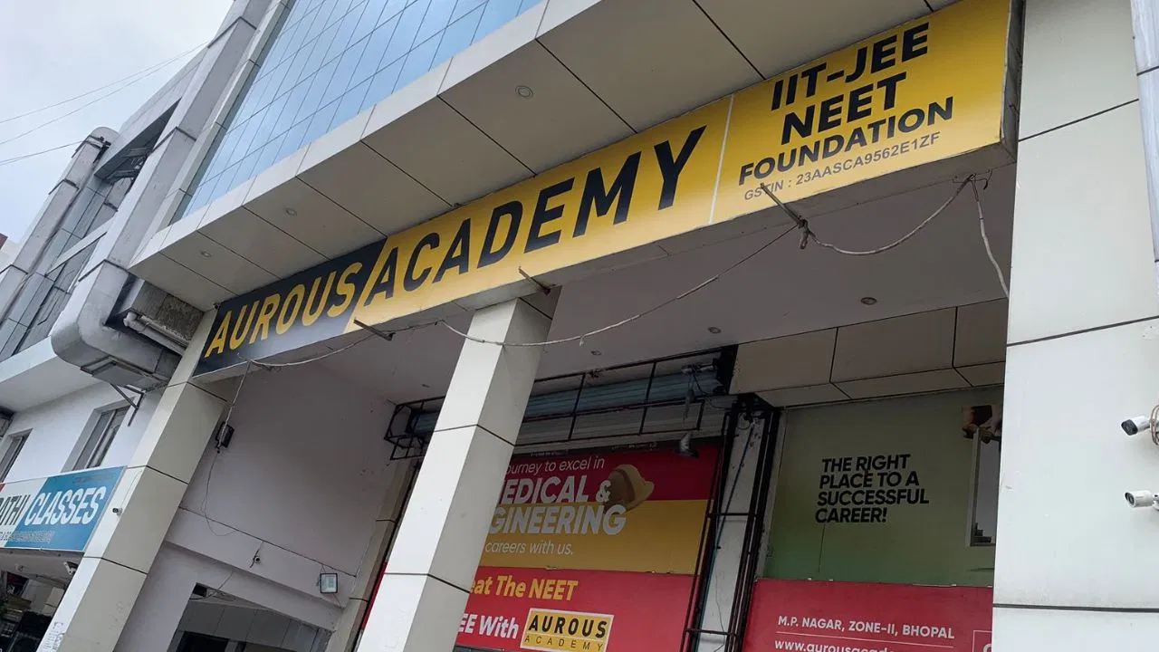 दिल्ली के बाद भोपाल के कोचिंग सेंटर में भरा पानी, बेसमेंट में क्लास चलते देख भड़के SDM, लगाया सील