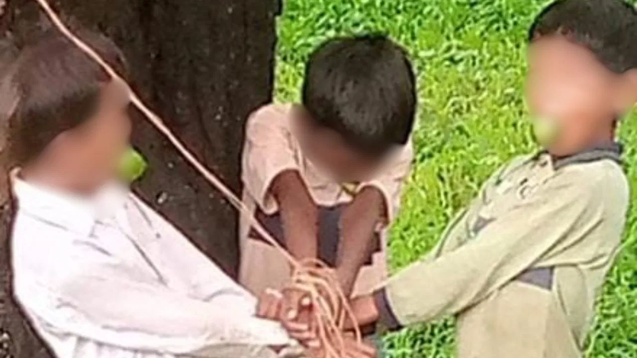 पेड़ से बांधा, मुंह में ठूसा आम फिर पीटा… मासूमों के साथ माली ने की हैवानियत