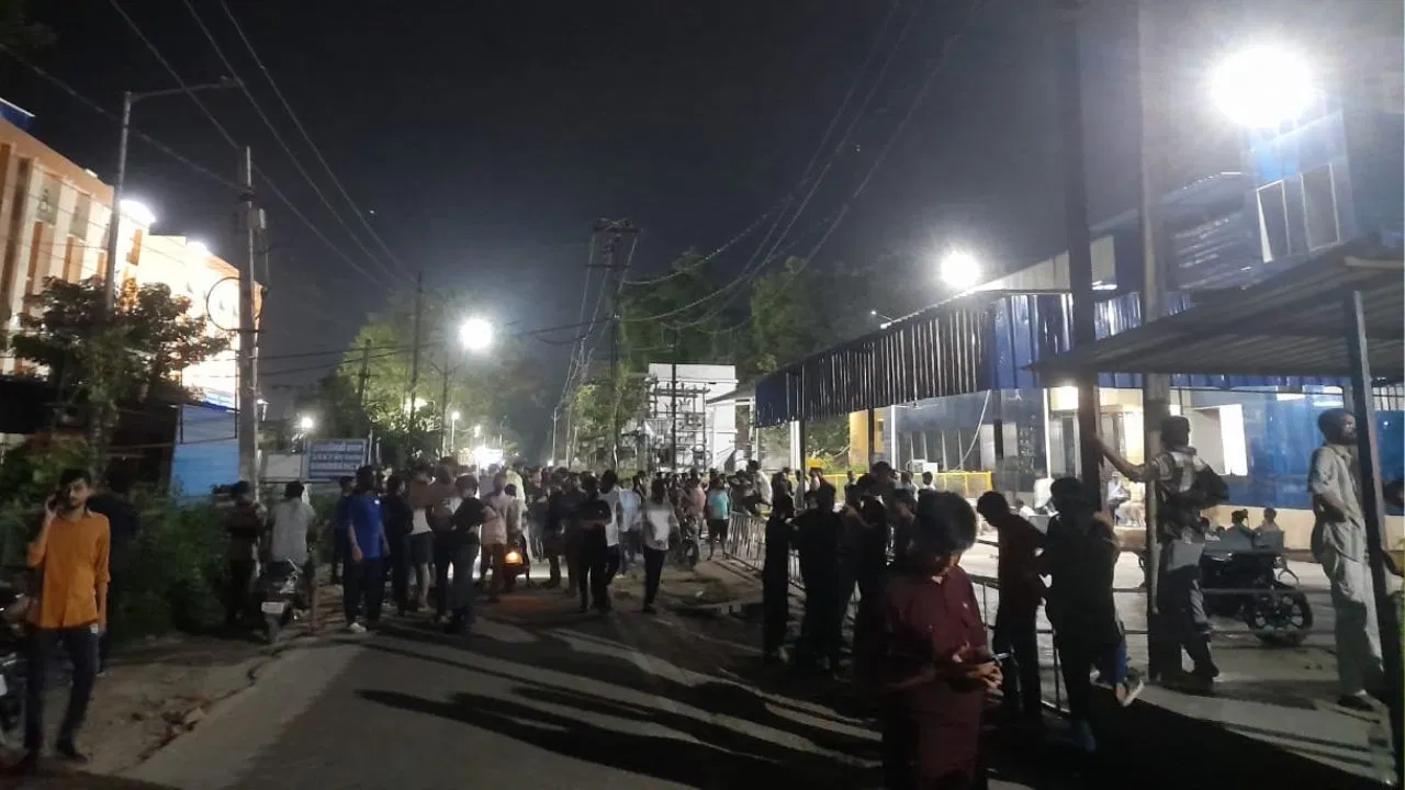 बिहार: मेडिकल कॉलेज के हॉस्टल में घुसी पुलिस, छात्रों पर दनादन बरसाईं लाठियां… क्या थी वजह?